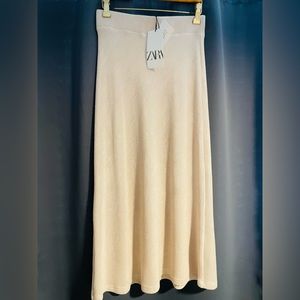 Zara NWT Medium Skirt